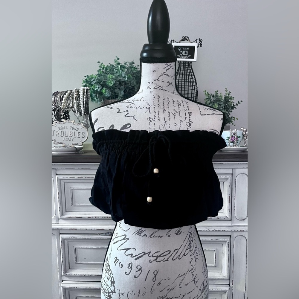 🖤 ADORABLE!  Stylish black bandeau with cute detail by FREE PEOPLE- BRAN…